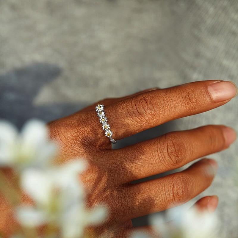 Garden - Adjustable Silver Daisy Ring